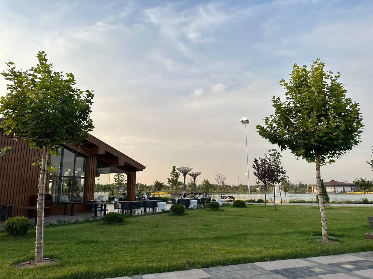 Im Neuen Usbekistan Park in Taschkent mit unserer 4. Filiale!